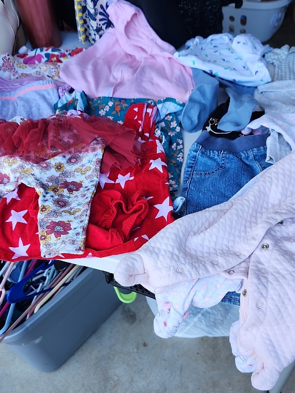 0 To3 Month Girls 1 Sleep Bag 3 Mafe Outfits 2 Dresses 4 Bottoms 2 Onsies Wfeet